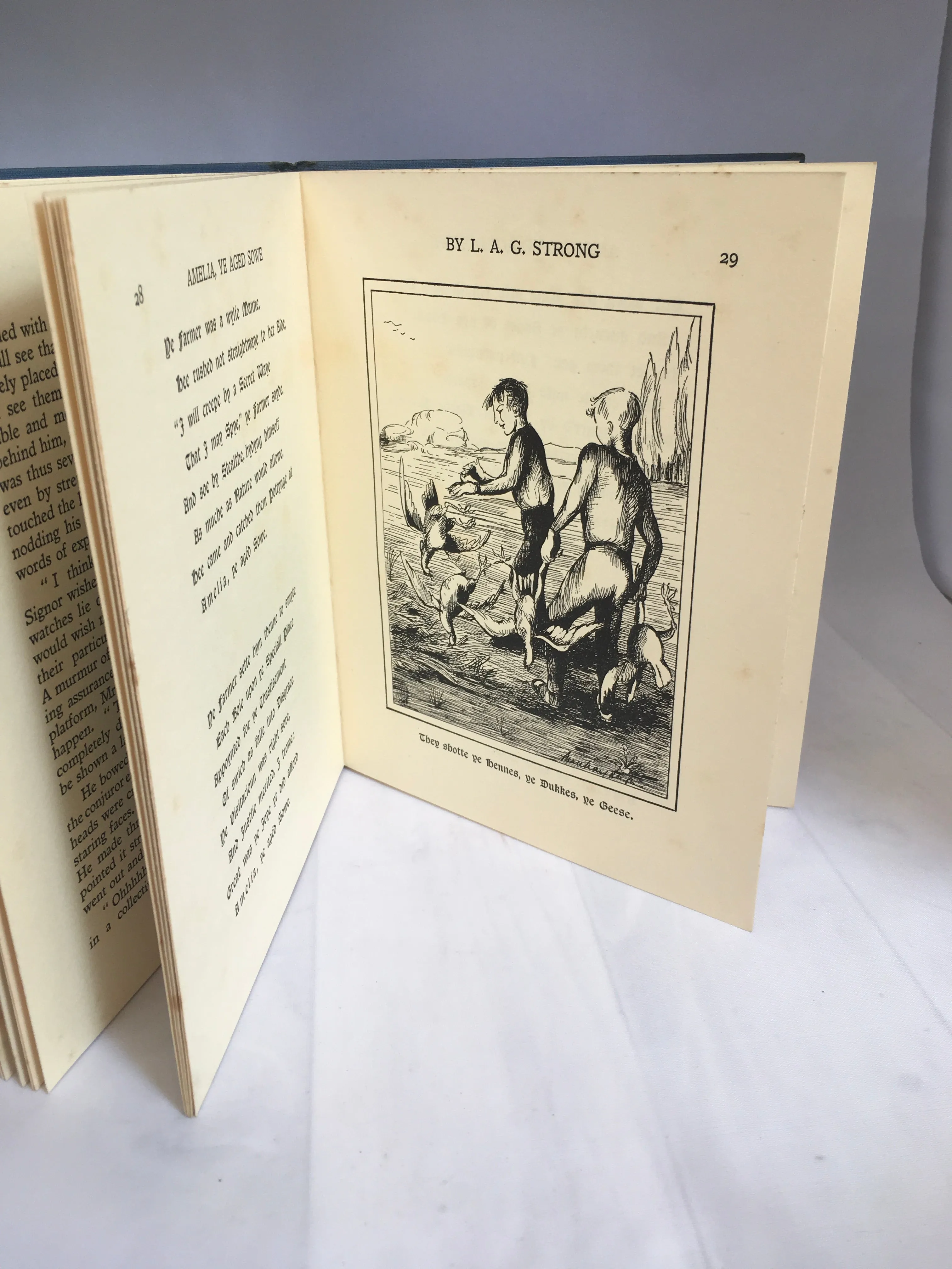 Algernon Blackwood - The Italian Conjuror, Oxford, Basil Blackwell, No Date, Picture by Irene Mountfort (with L.A.G. Stormg: Amelia, Ye Aged Sowe)