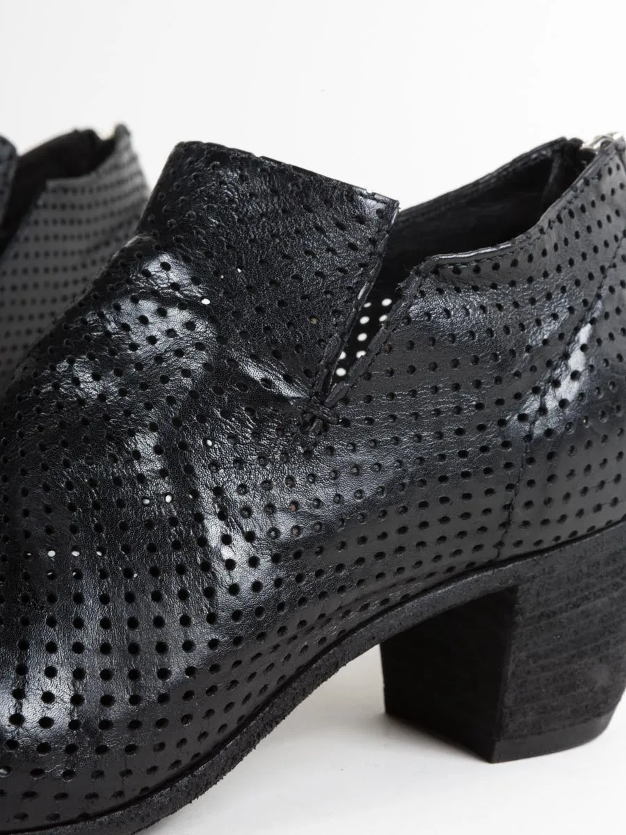 chabrol boot - black perforated