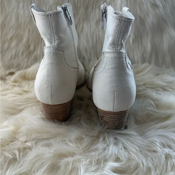 Dolce Vita Silma Ivory Ankle Boots Size 8