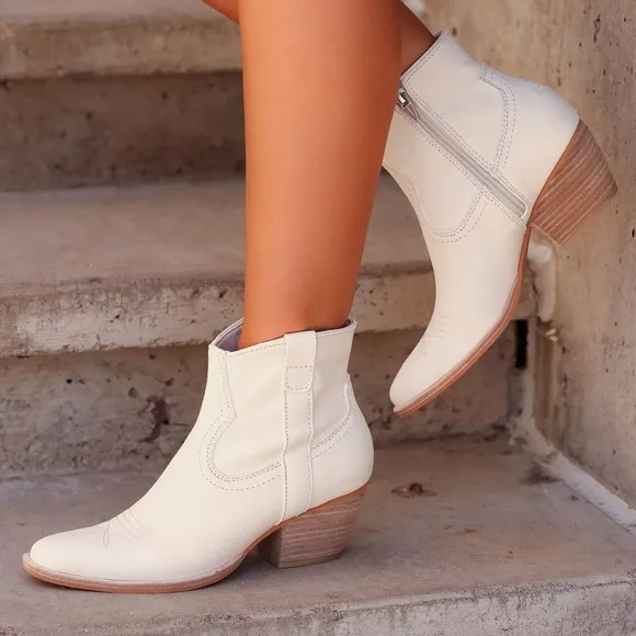 Dolce Vita Silma Ivory Ankle Boots Size 8