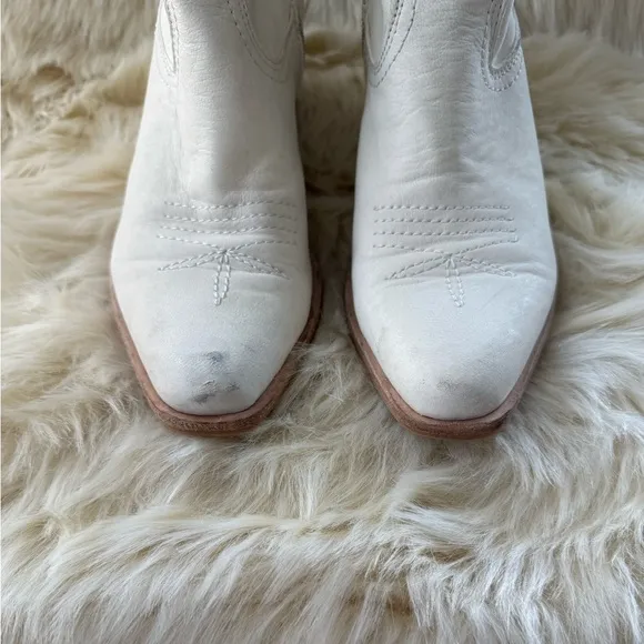 Dolce Vita Silma Ivory Ankle Boots Size 8