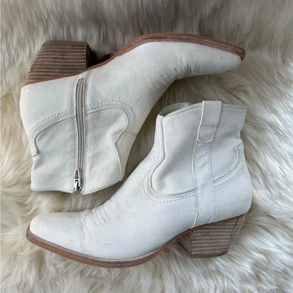 Dolce Vita Silma Ivory Ankle Boots Size 8