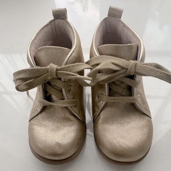 Jacadi Paris Iridescent leather baby girl booties in gold size 24