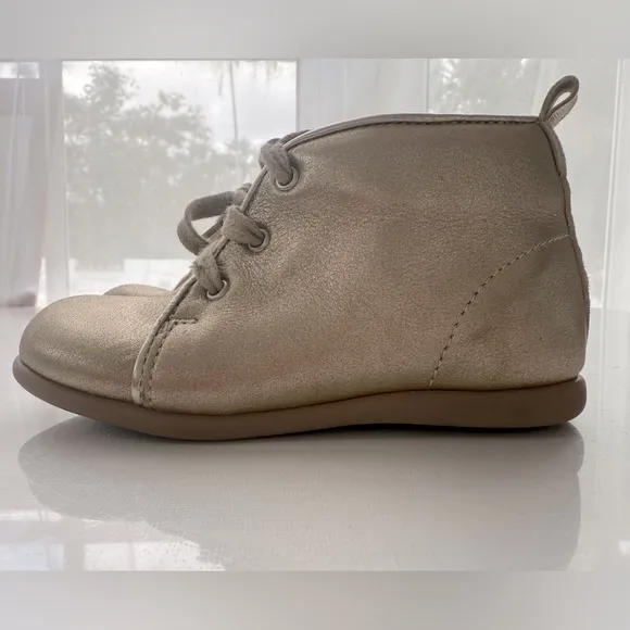 Jacadi Paris Iridescent leather baby girl booties in gold size 24