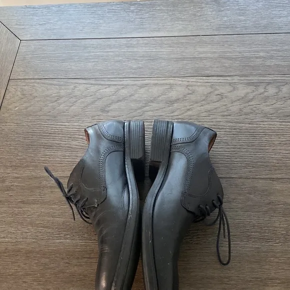 Johnston &amp; Murphy Mens Meade Cap Toe Black Dress Shoe | 9 1/2