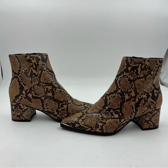 Kenneth Cole Toffee Roanne Snakeskin Print Solid Block Heel Ankle Boots Size 6