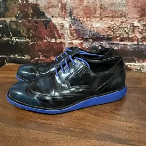 PREOWNED Rockport Men’s Wingtip Oxford Black and Blue Leather, Size 10