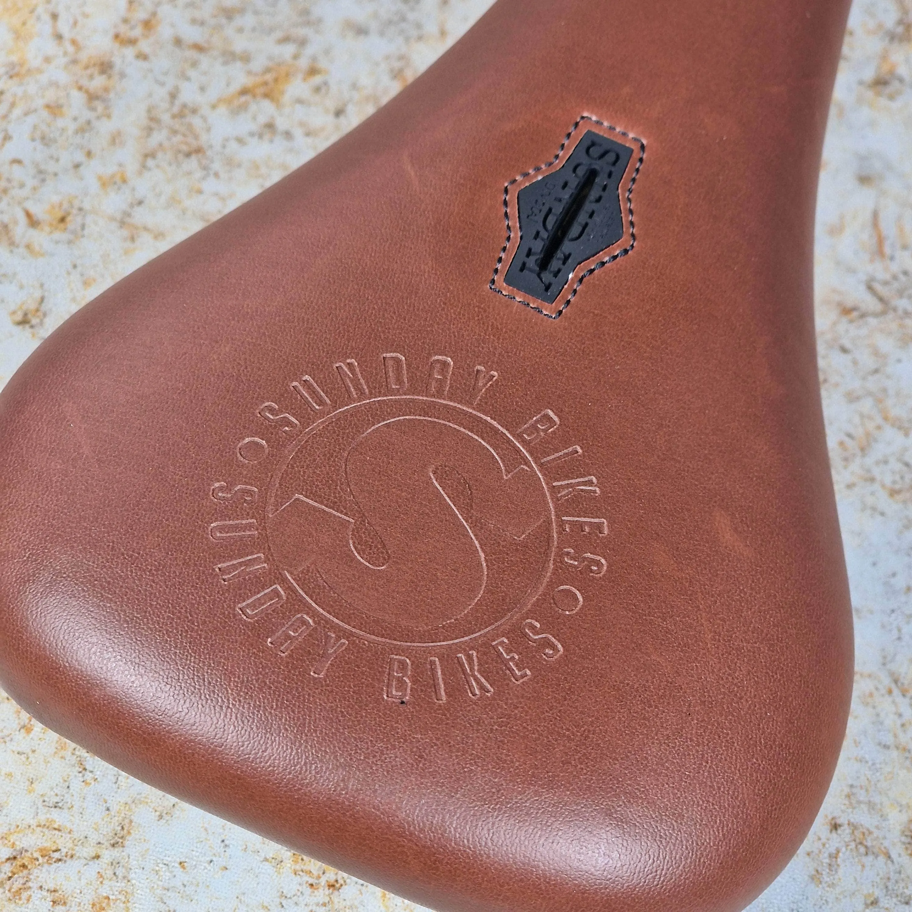 Sunday (S) Badge Pivotal Seat