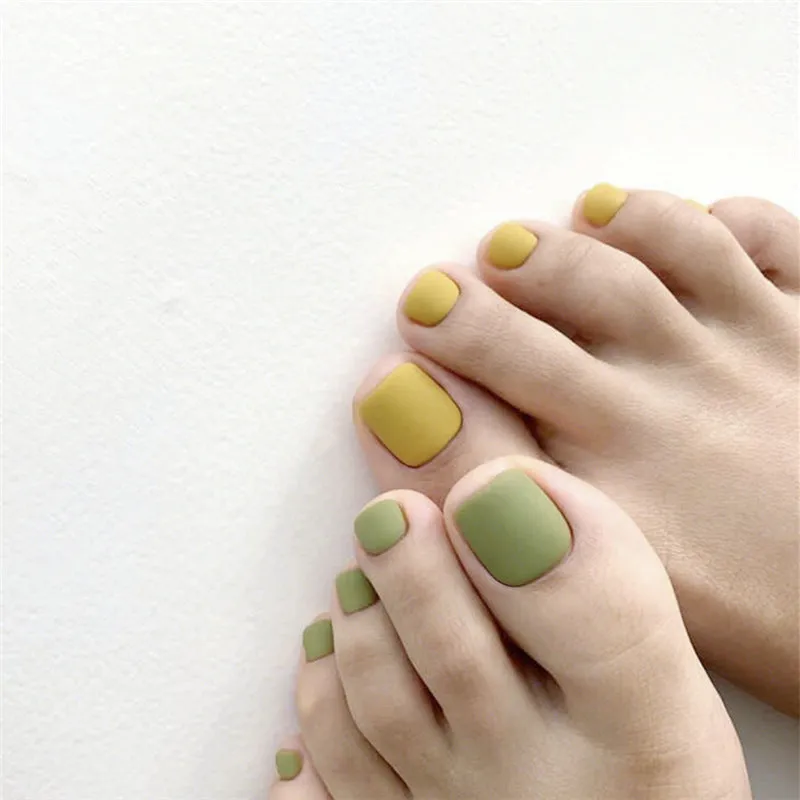 Toe nail Green Yellow matte