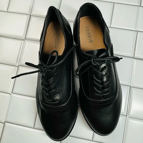 Torrid Black Lace-Up Sport Bottom Oxford 9.5WW