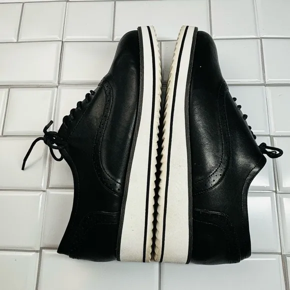 Torrid Black Lace-Up Sport Bottom Oxford 9.5WW